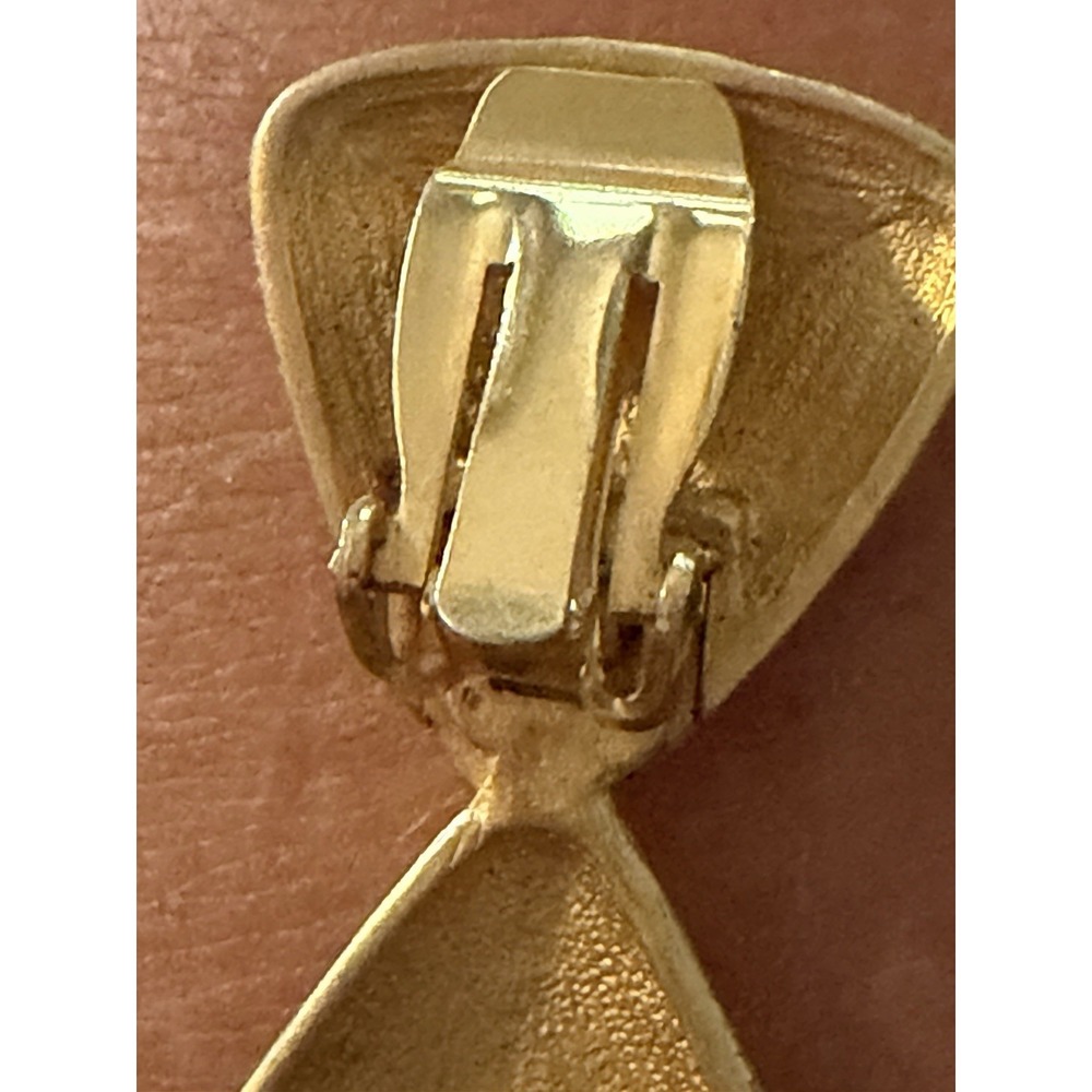 Signed Erwin Pearl Vintage Brushed Gold Leaf Clip On Earrings PEP - Picture 6 of 6
